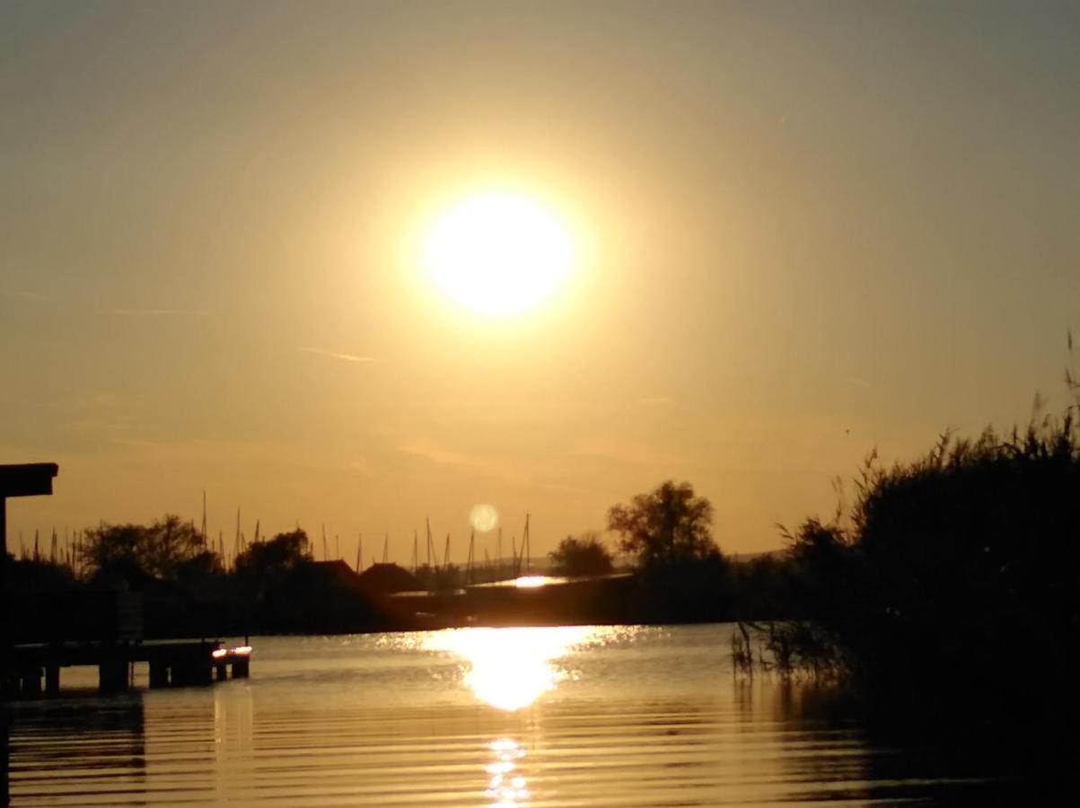 Pfahlbau Sunset II Toplage Inklusive Elektroboot Руст Экстерьер фото